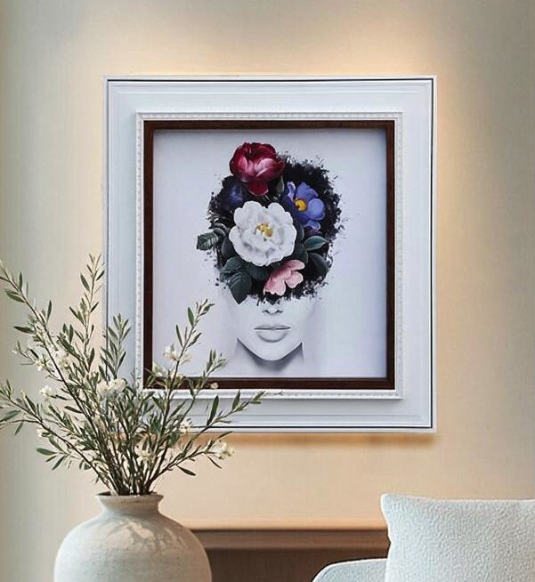 WOMAN WITH FLOWER ON HER HEAD - Imagem 2